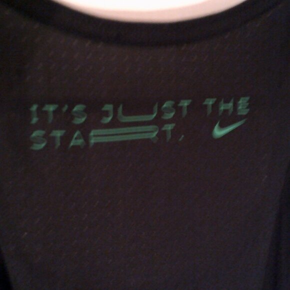 NEW NIKE RUNNING "EK - Eliud Kipchoge Tank Top" MEN'S BLACK GREEN MED FV9610-010 - Picture 6 of 8